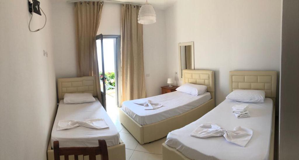 Bluflest Bed and Breakfast Dhërmi Eksteriør billede